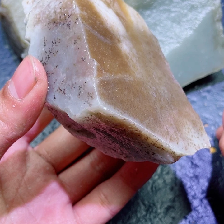 和田玉未镶嵌珠宝半成品