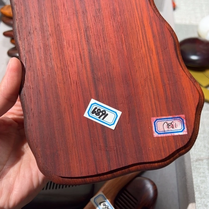 6891号红花梨随形底座18*11