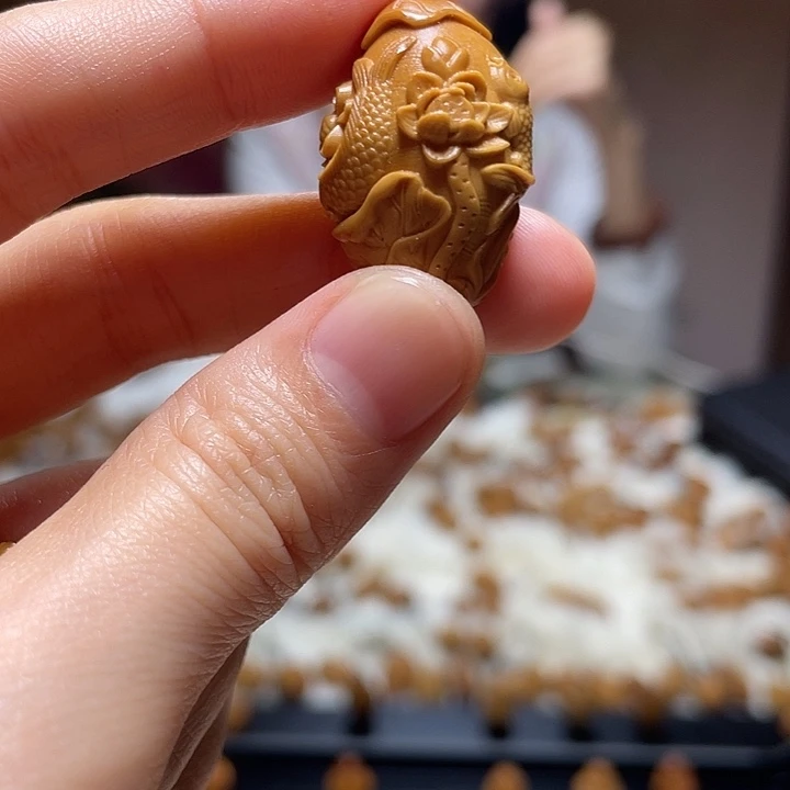 橄榄核吊坠荷花鱼