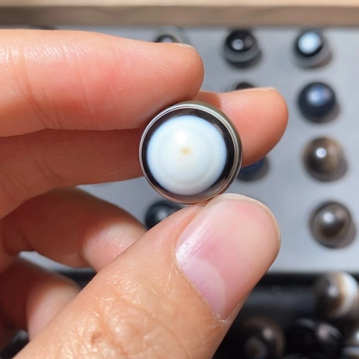 玛瑙/玉髓颈饰未镶嵌探*者