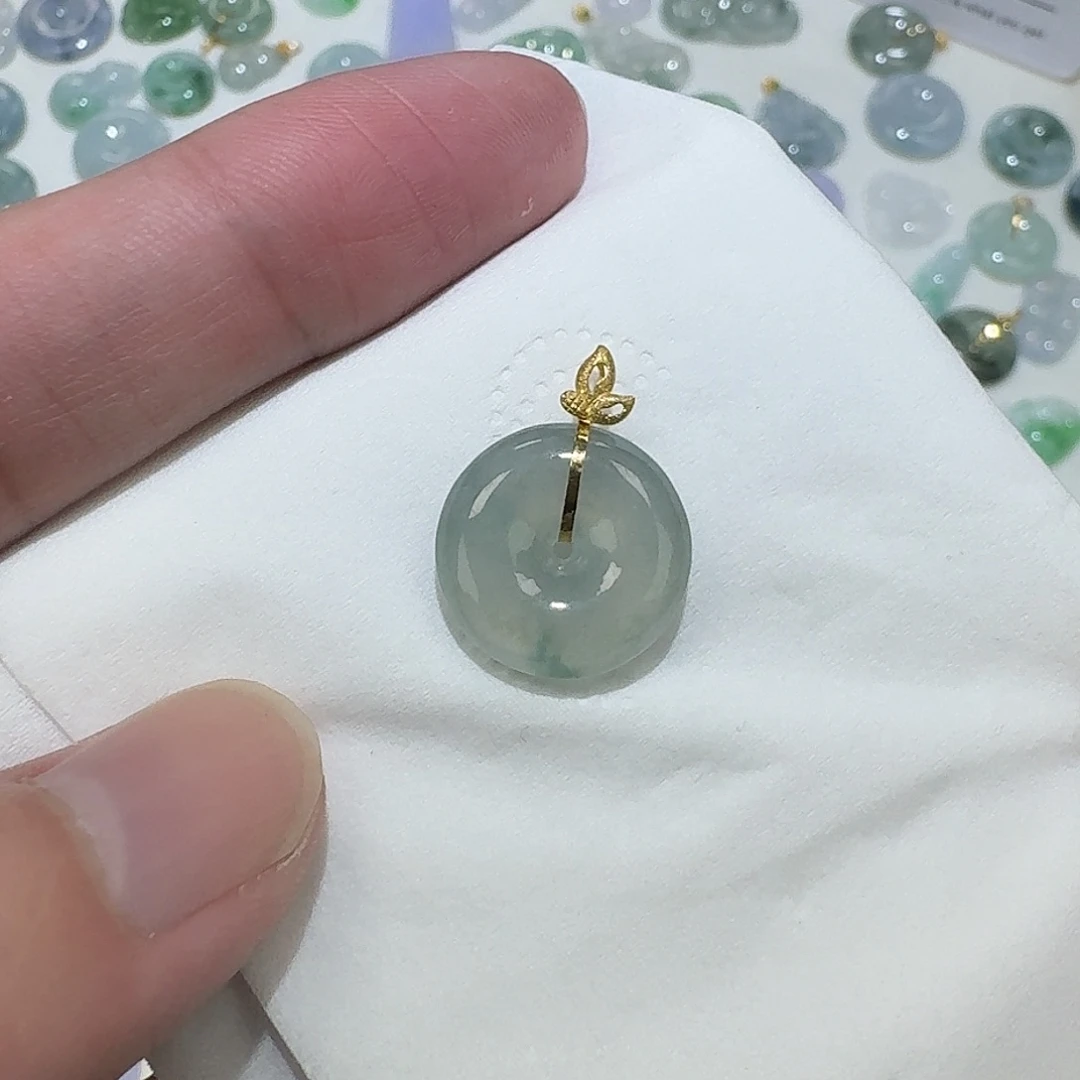 翡翠18K金镶嵌颈饰扣子