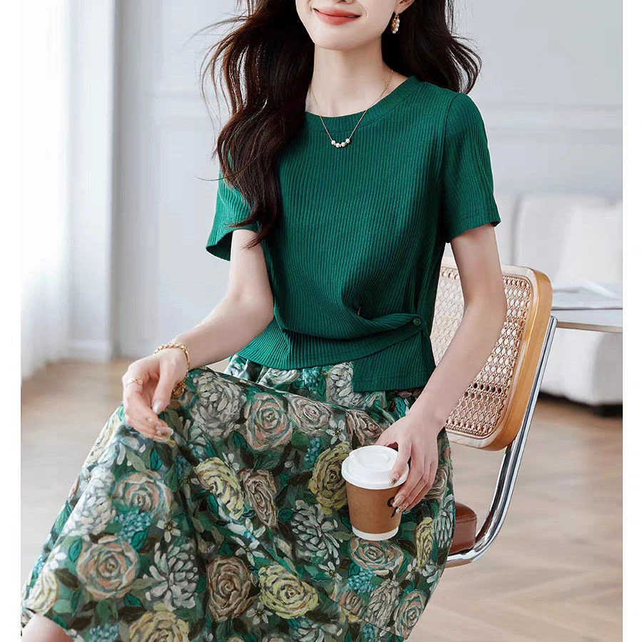绿色套装一整套夏季百设计感恤上衣显瘦碎花字半身裙两件套女夏季