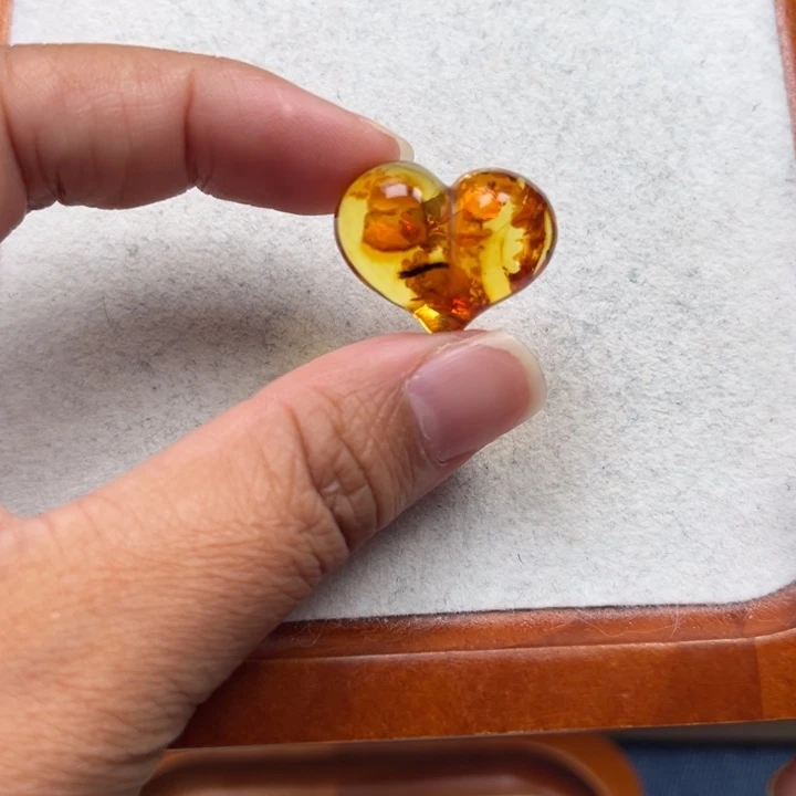 琥珀未镶嵌珠宝奇石M122号花珀屁桃