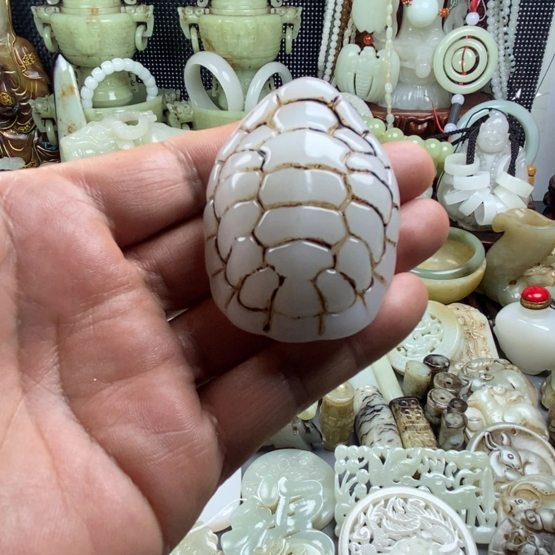 用****和田玉（糖玉）未镶嵌颈饰