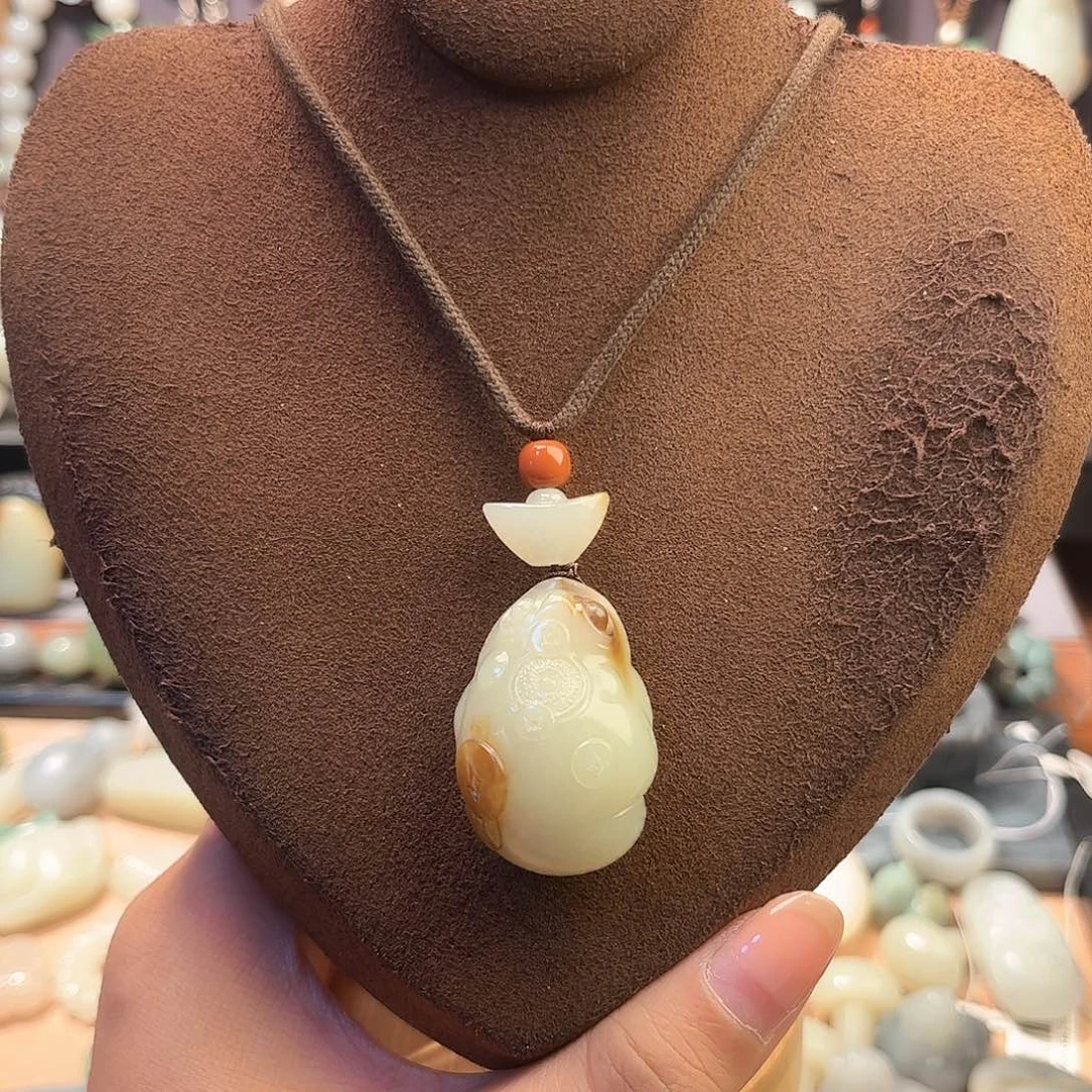 颈饰未镶嵌和田玉仙***?