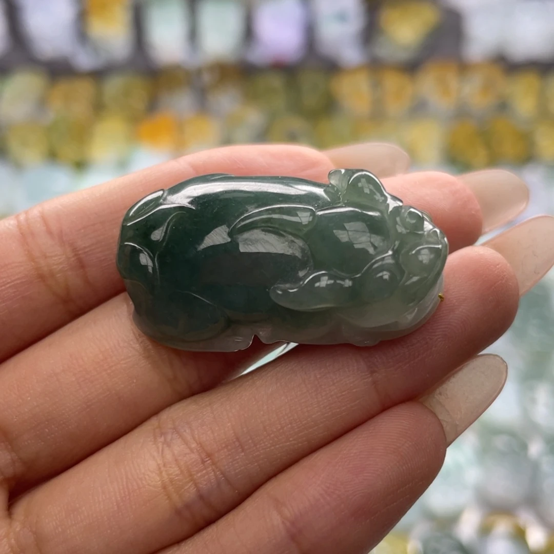 翡翠未镶嵌颈饰貔貅