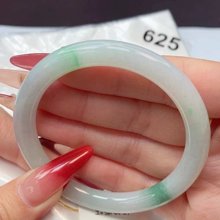 翡翠手镯未镶嵌56圈