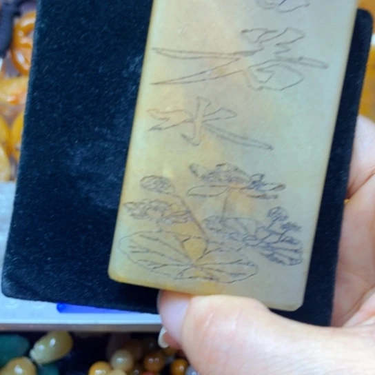 石英质玉（黄龙玉）未镶嵌颈饰