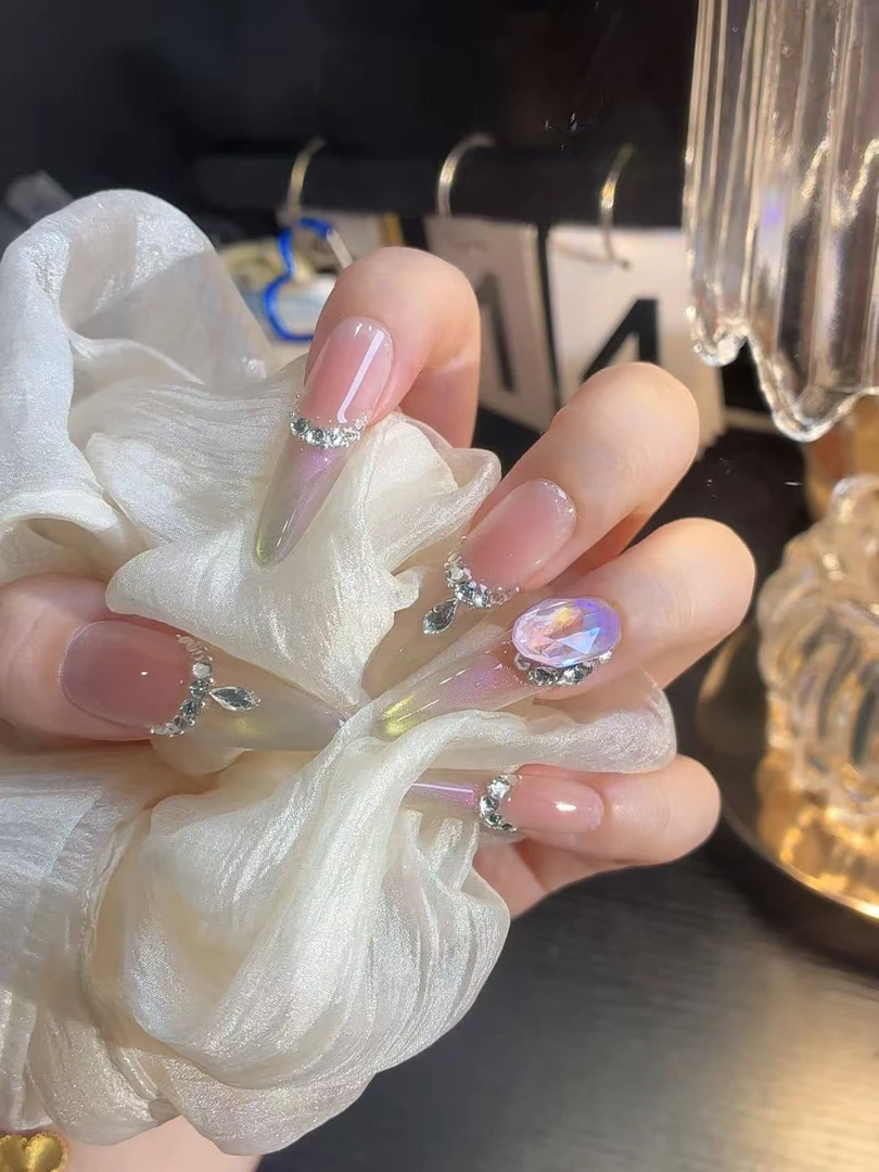 浅色丁香-施家华子（几乎全华）果烁紫华子钻设计款-春夏手工穿戴甲