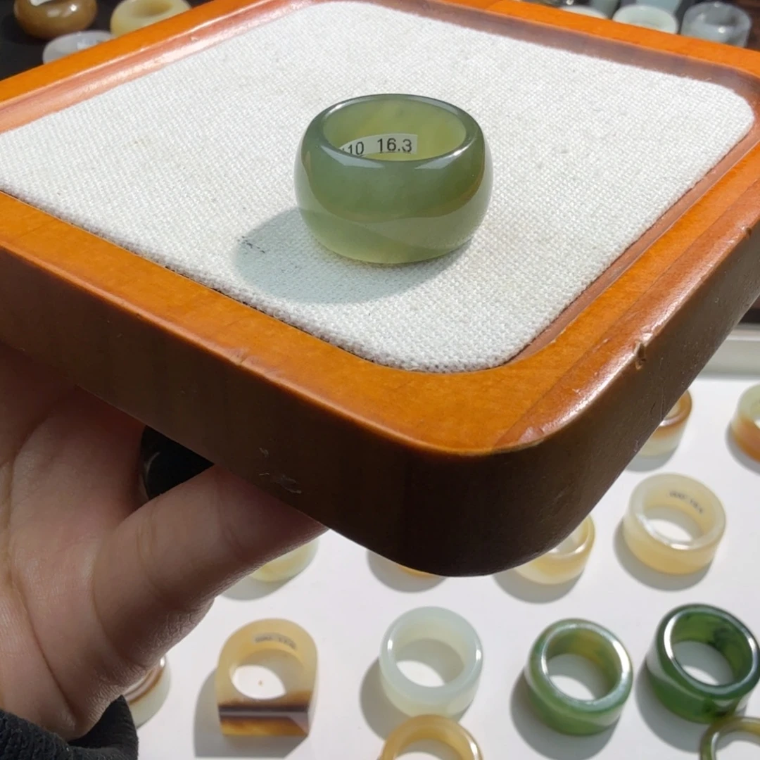 和田玉未镶嵌戒指绿底墩墩16.3