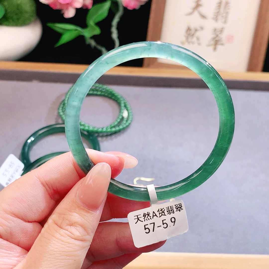 未镶嵌手镯（圆镯）翡翠