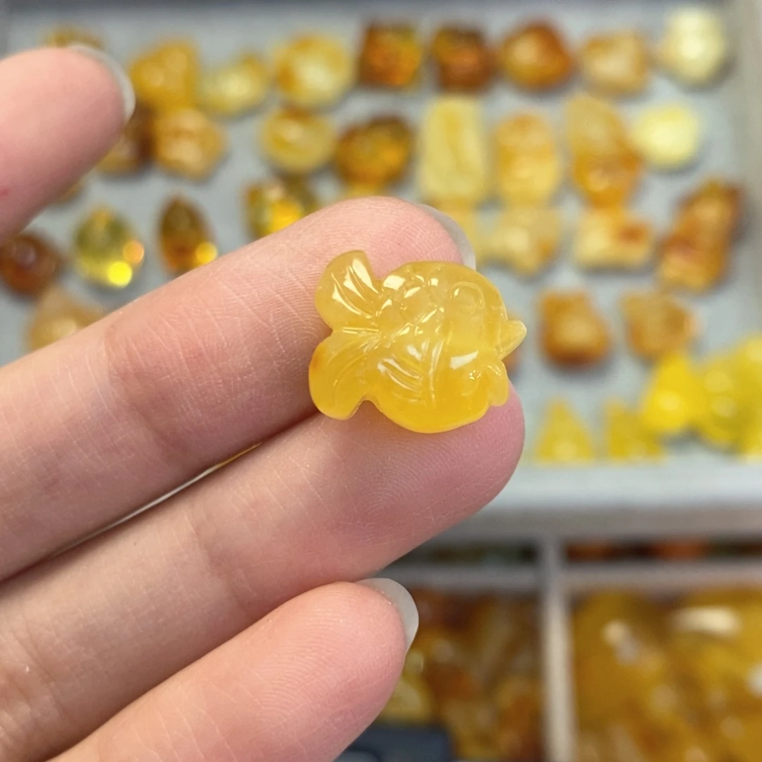 蜜蜡颈饰未镶嵌鱼