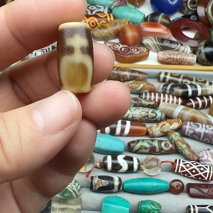 l***z玛瑙/玉髓合金颈饰