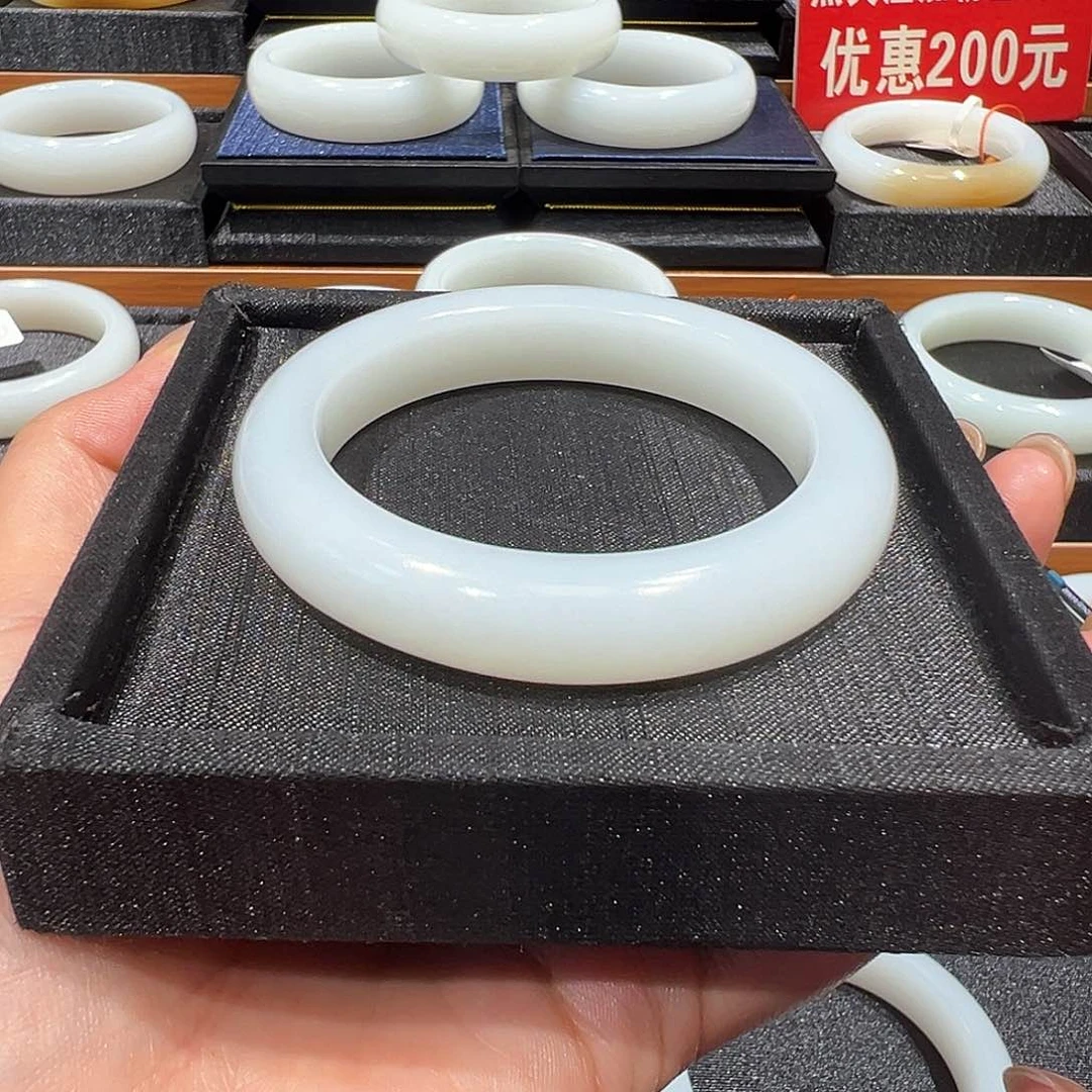 刘***n和田玉手镯未镶嵌