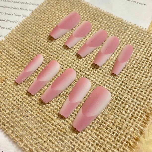 桃甜也·新款麂皮粉琴弦磨砂法式高级感长梯个性美甲贴片