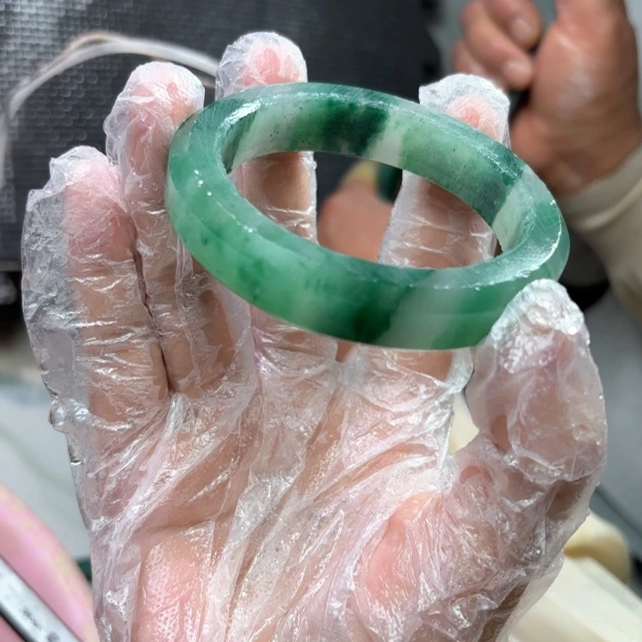 石英质玉手镯未镶嵌琳*定制