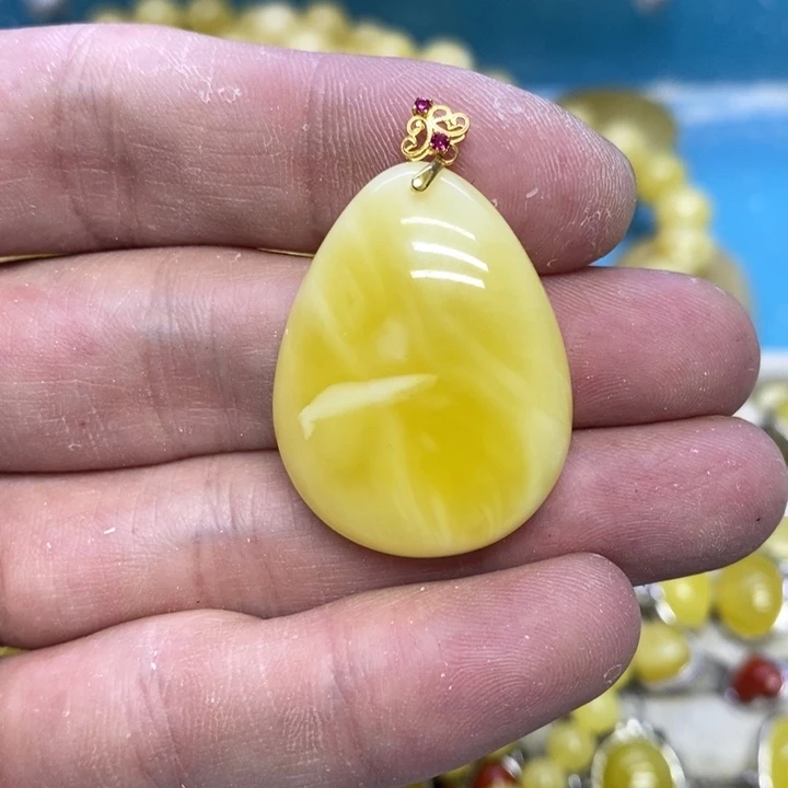 蜜蜡裸石18K金镶嵌吊坠