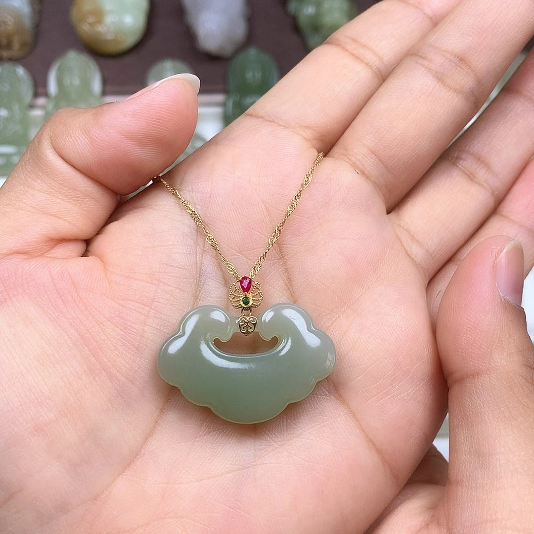 和田玉颈饰18K金镶嵌