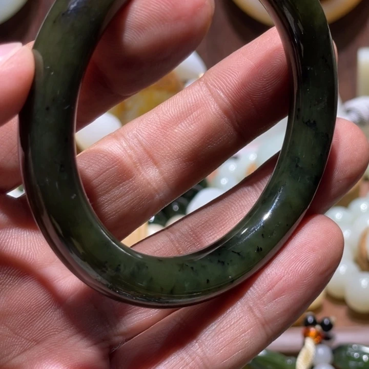 纯***惧和田玉（青玉）未镶嵌颈饰