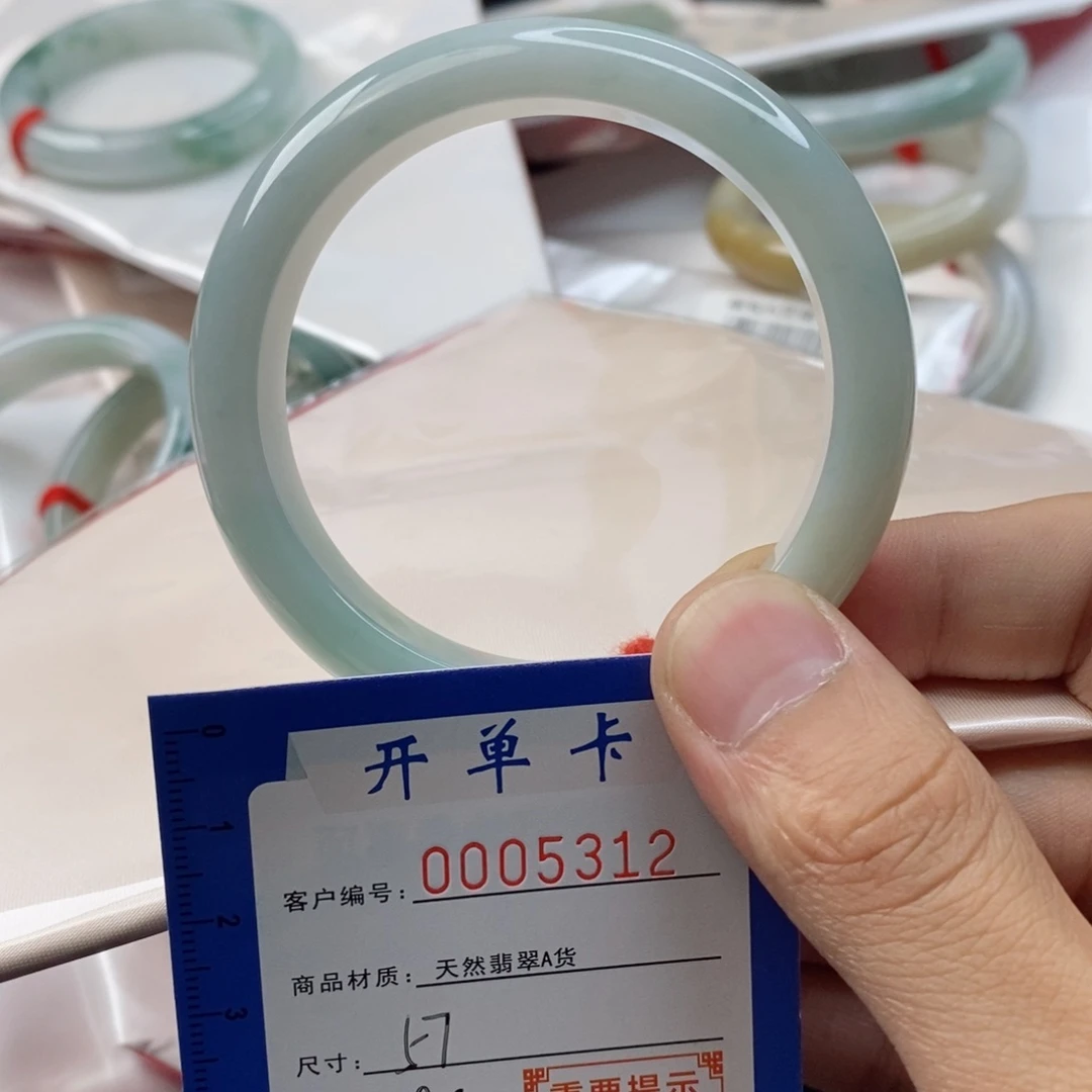翡翠手镯未镶嵌l****l翡翠