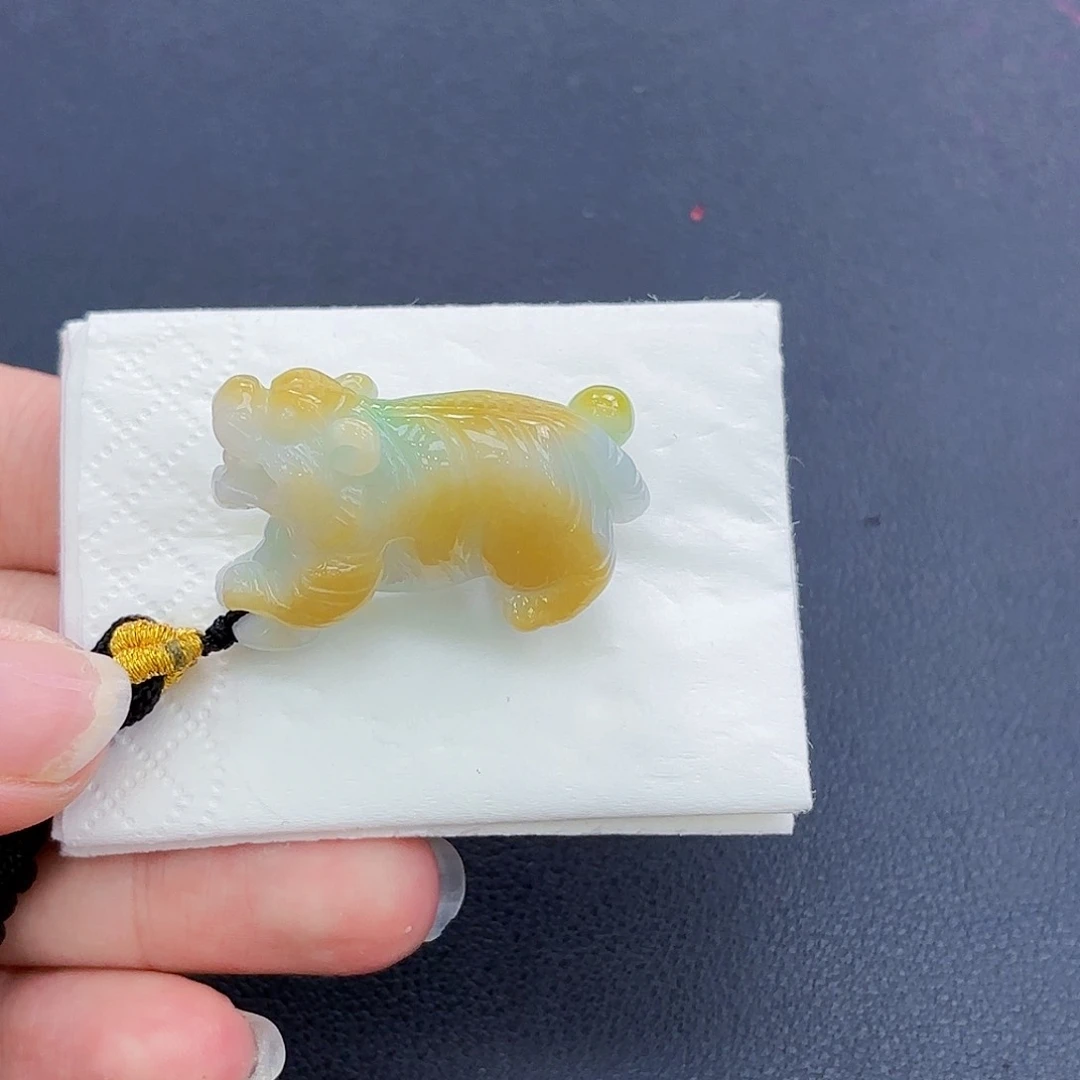 翡翠未镶嵌颈饰精品•老虎吊坠