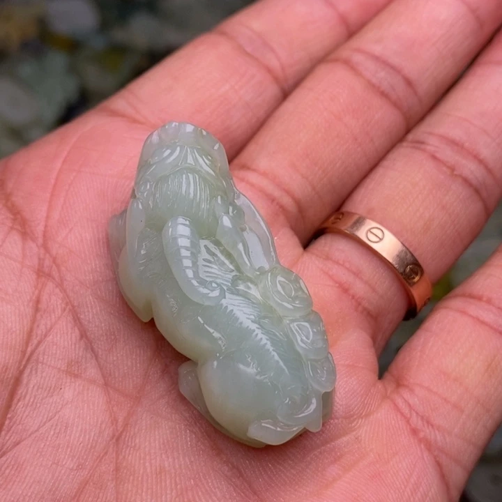 蛇纹石玉颈饰合金99