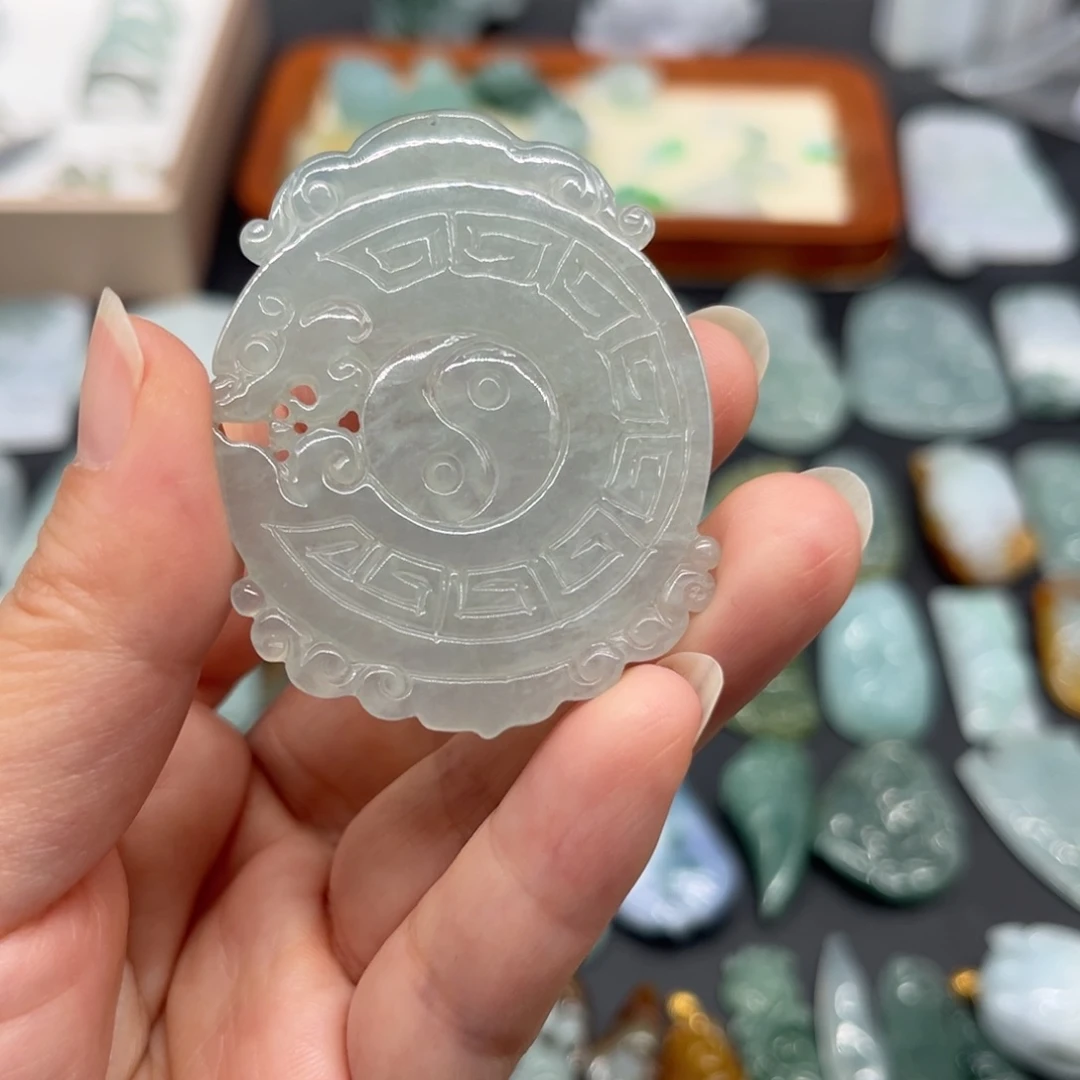 翡翠未镶嵌颈饰仿古牌