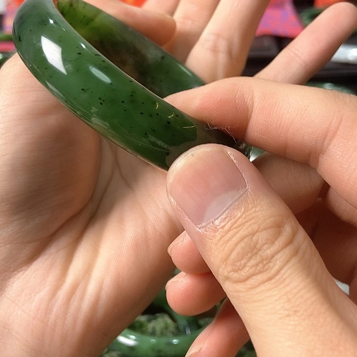 和田玉（碧玉）未镶嵌手镯