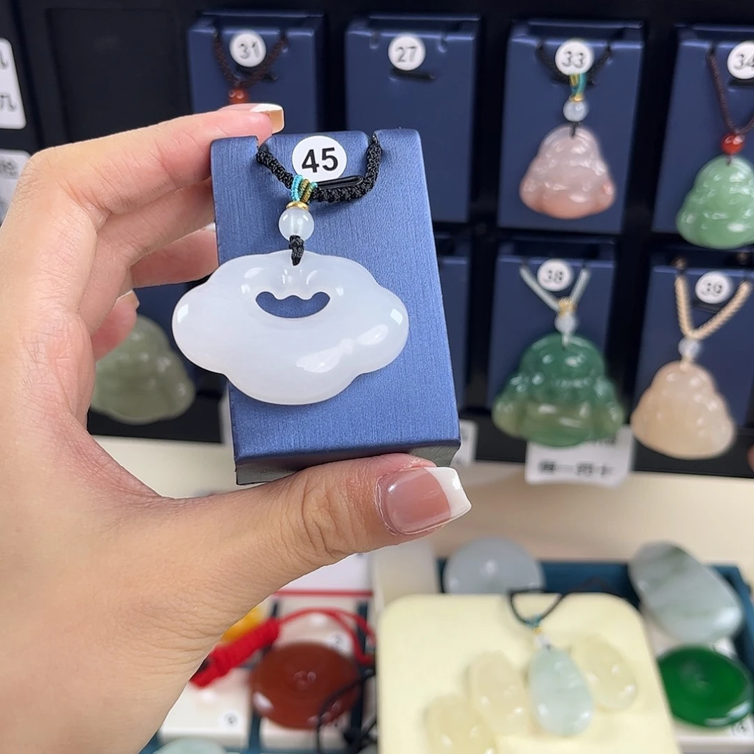 禾***落石英质玉合金颈饰