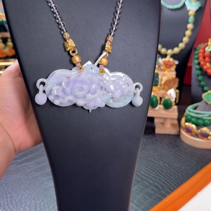 翡翠未镶嵌颈饰吊坠一套