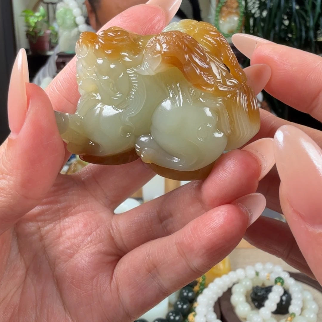 ****励和田玉未镶嵌颈饰