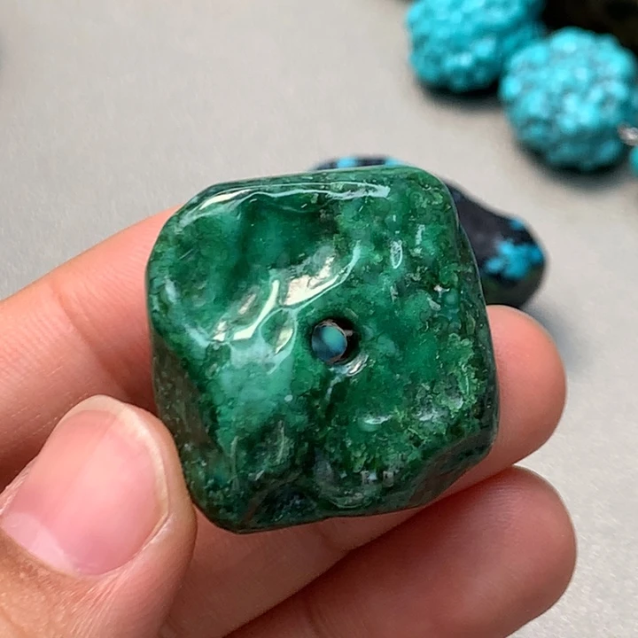 绿松石未镶嵌颈饰