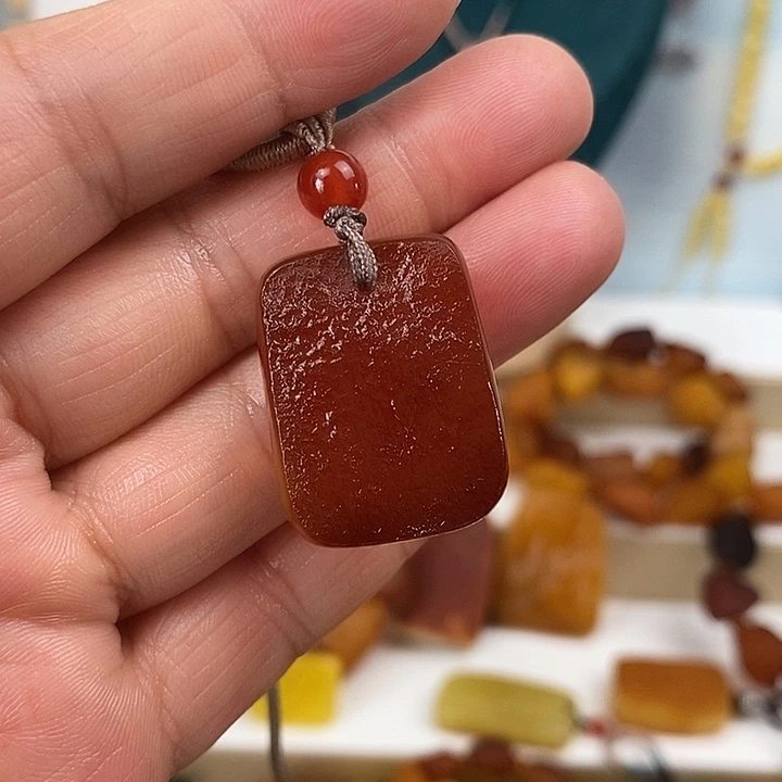晨***儿未镶嵌颈饰琥珀钥匙扣