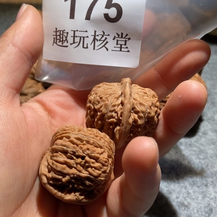 C***y文玩核桃吊坠35四座楼175打底不退换