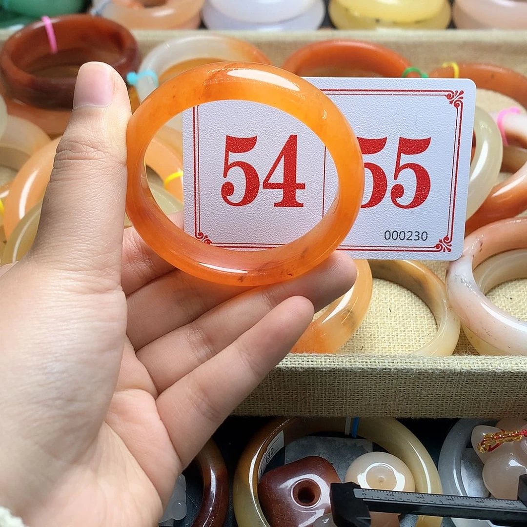 未镶嵌石英质玉（黄龙玉）手镯