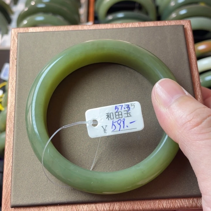 七***路和田玉未镶嵌手串