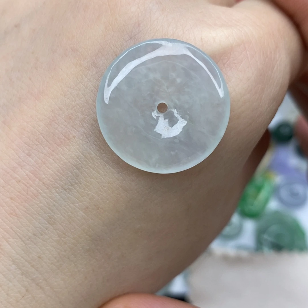 翡翠未镶嵌颈饰平安扣