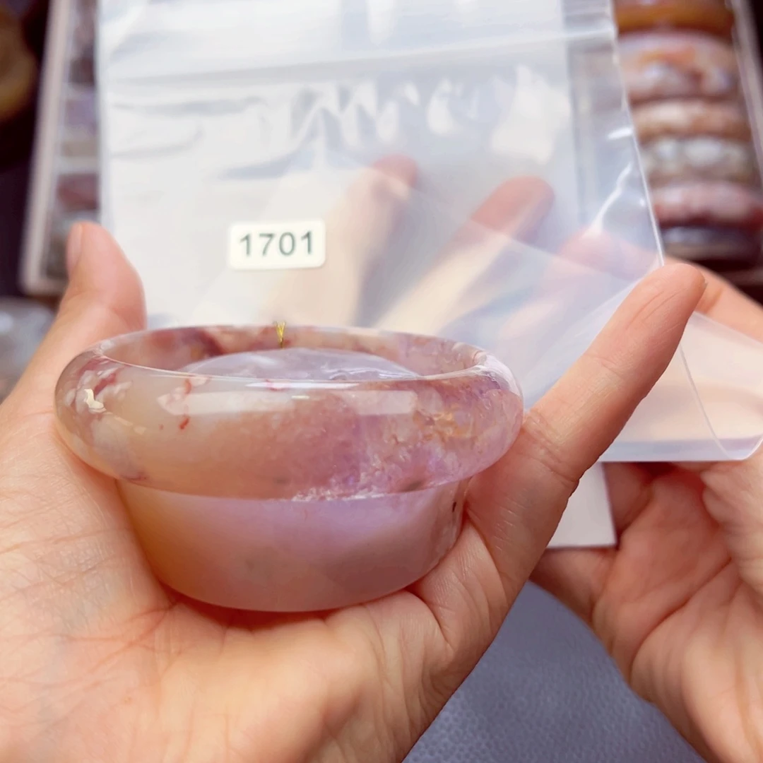 未镶嵌手镯石英质玉葒*?