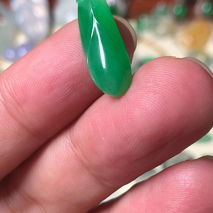 乘***雷翡翠未镶嵌颈饰翡翠吊坠