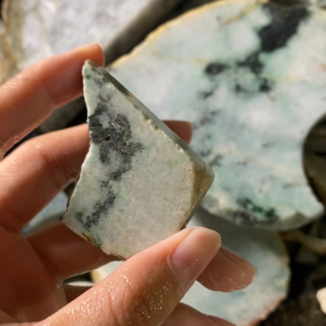 颈饰未镶嵌翡翠天然