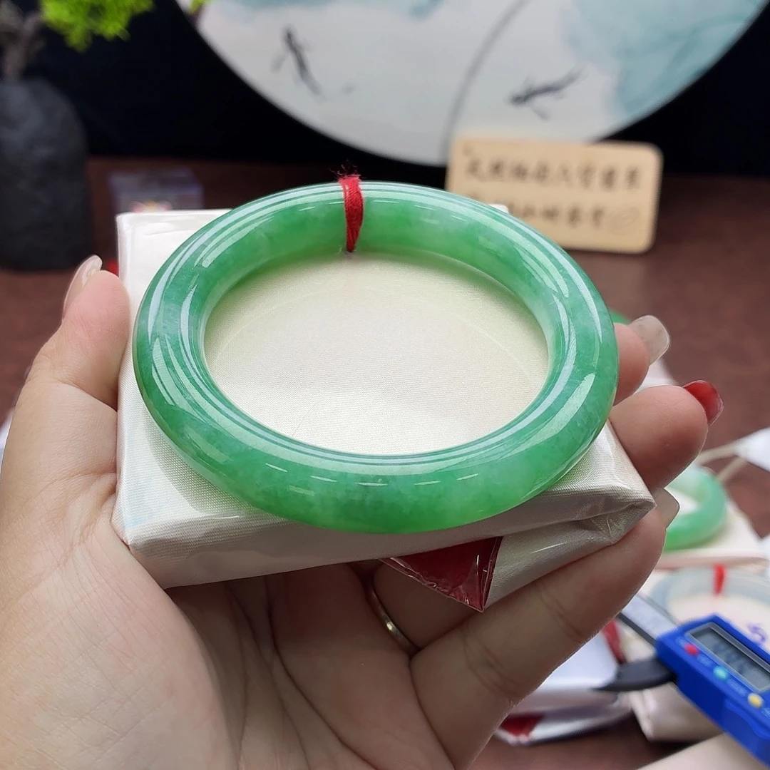 未镶嵌手镯翡翠手镯