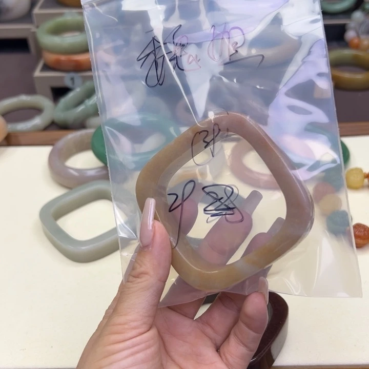 石英质玉未镶嵌手镯我****姐