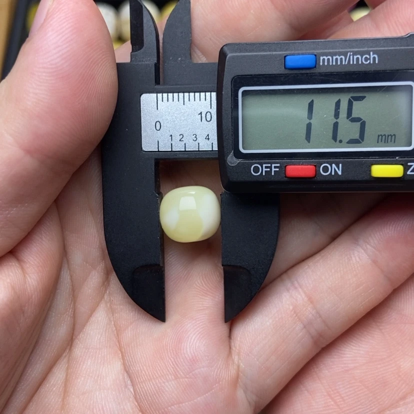 【闪购商品】裸石琥珀未镶嵌