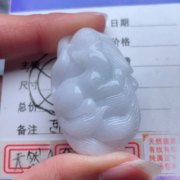 翡翠颈饰未镶嵌九尾狐