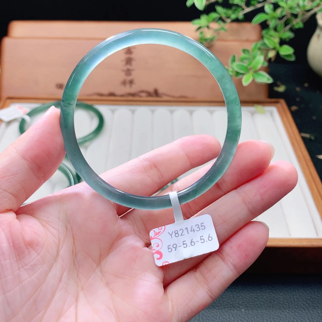 翡翠未镶嵌手镯（圆镯）