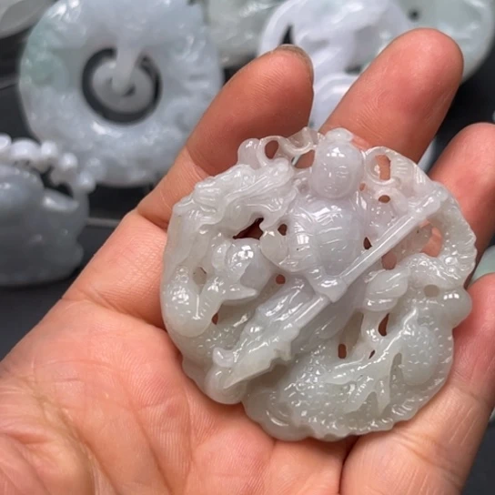 翡翠未镶嵌颈饰翡翠