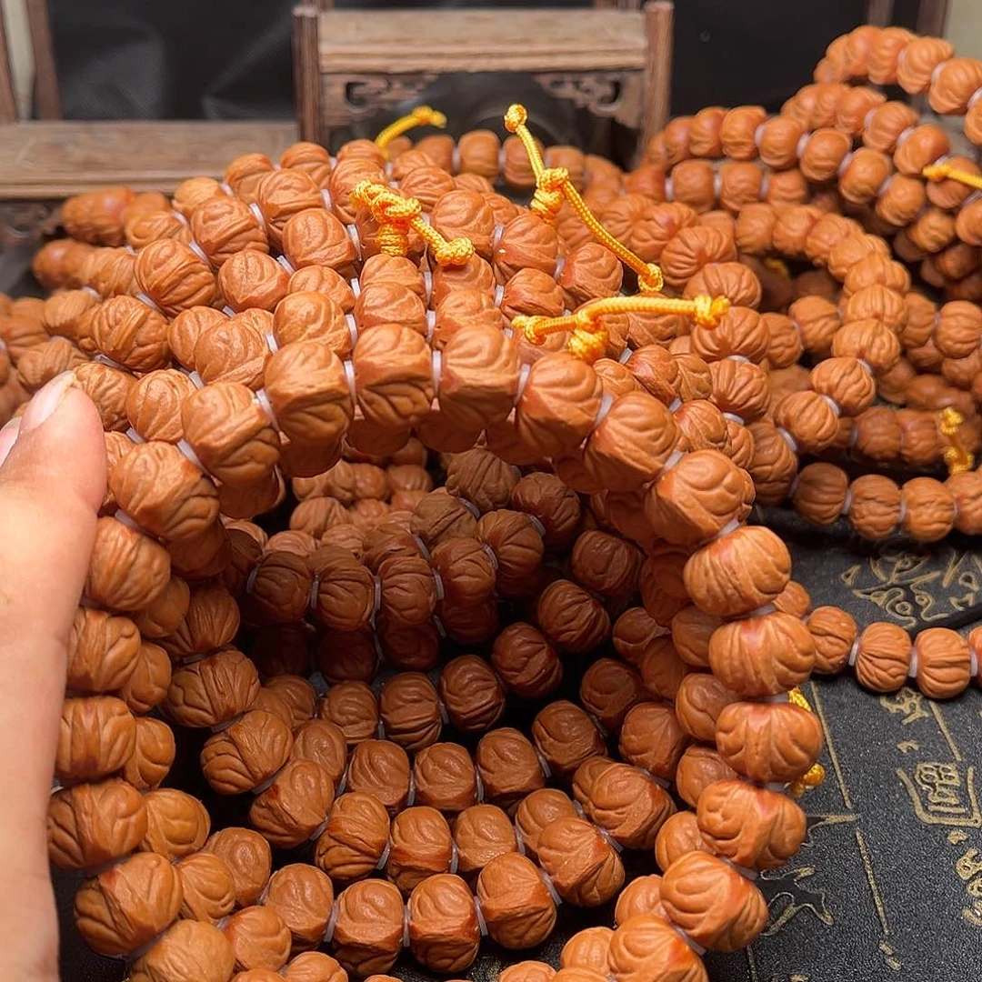 桃核吊坠桃和手持