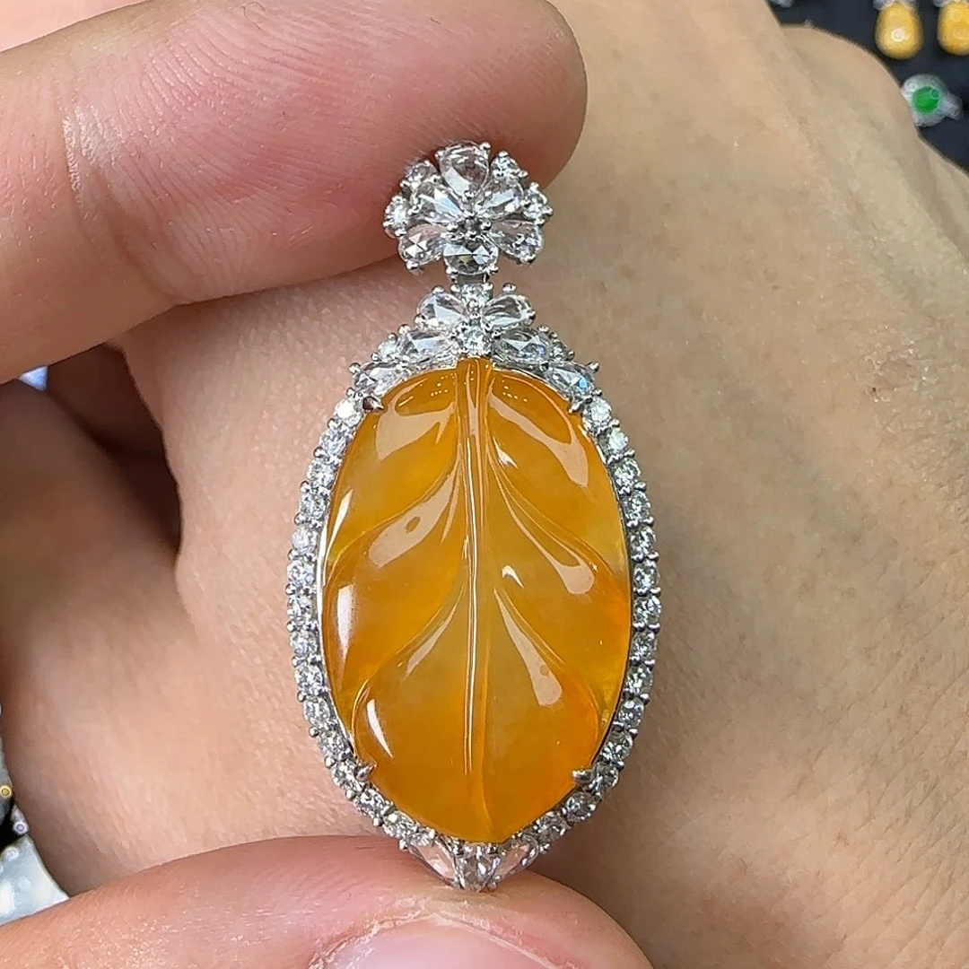 颈饰18K金镶嵌翡翠天然翡翠