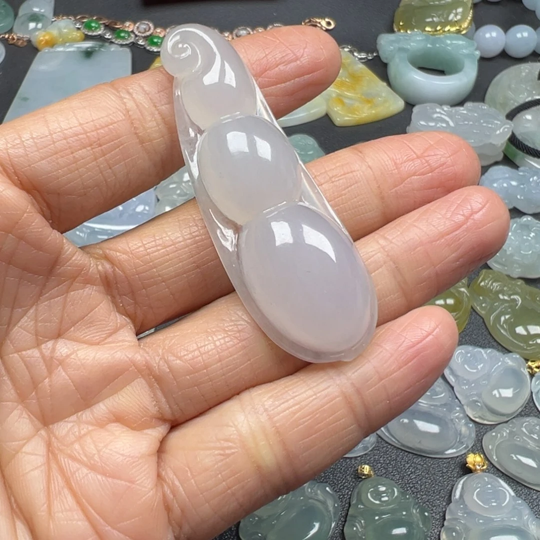 翡翠未镶嵌颈饰豆