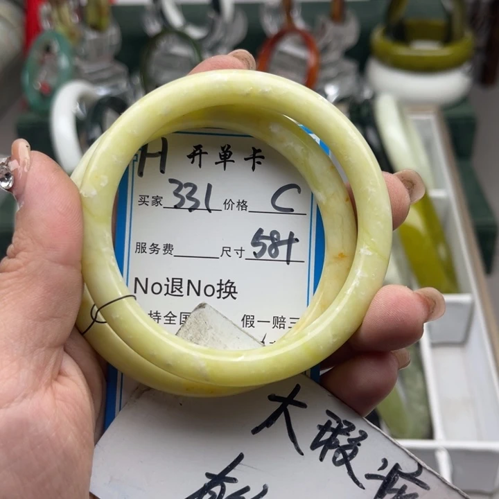 蛇纹石玉未镶嵌手镯